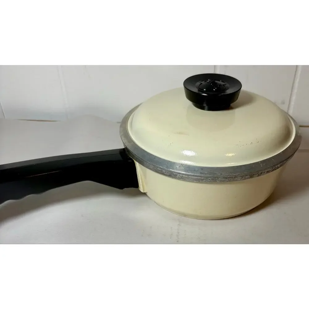 Vintage 1970s Club Aluminum 1.5QT Saucepan Cream Almond w/ Original Lid